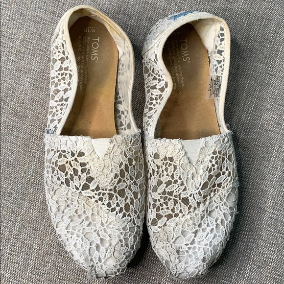 white crochet toms